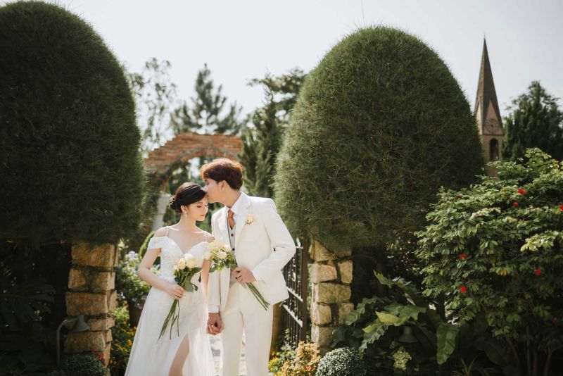 Giá Vé Và Các Gói Dịch Vụ Tại Phim Trường Vũ Garden